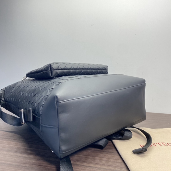 ボッテガヴェネタバッグ背面デザイン